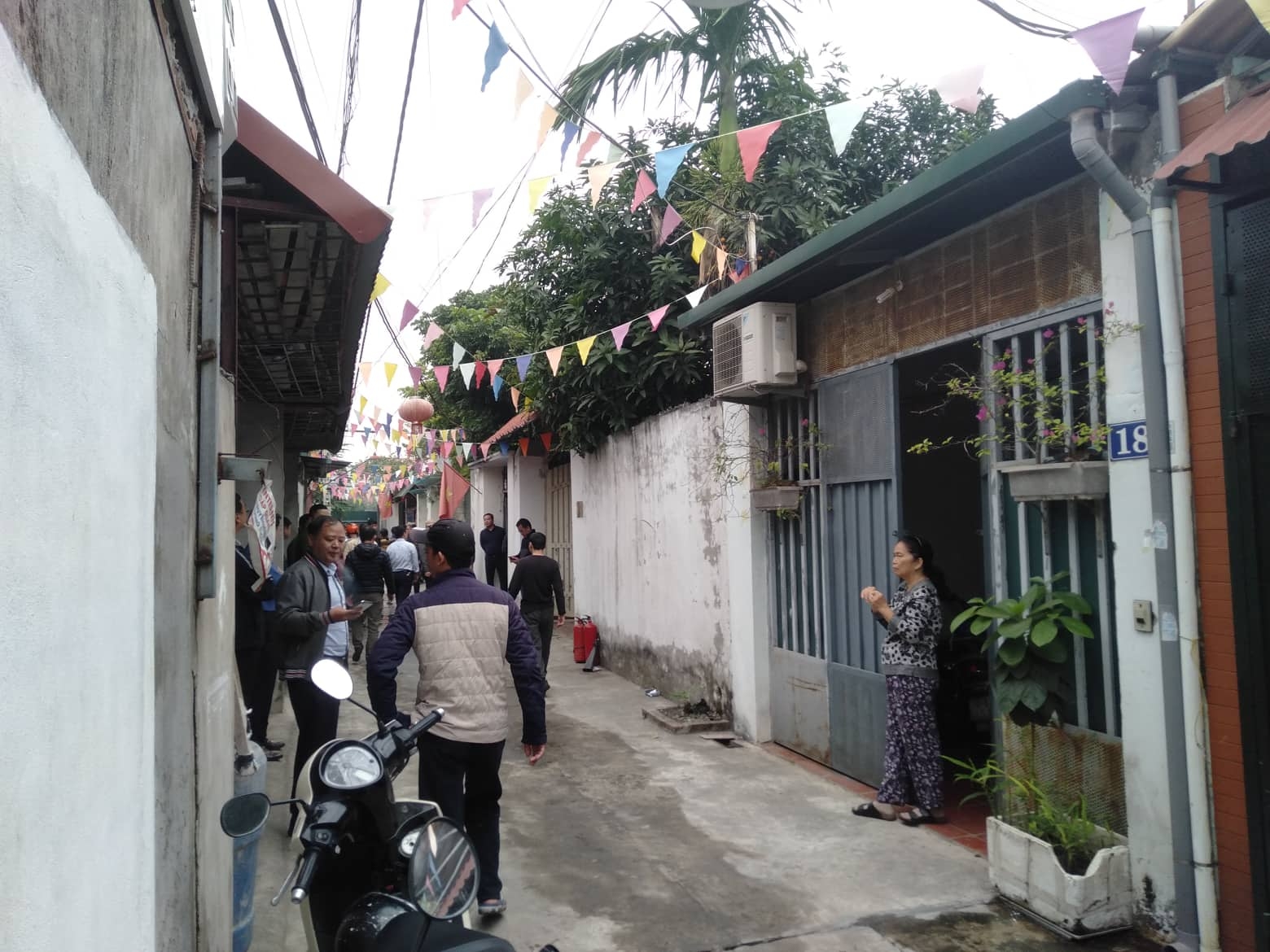 ha noi 3 ba chau tu vong trong ngoi nha boc chay o pho thinh liet