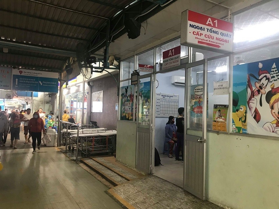tp hcm kinh hoang thanh nien nghi ngao da tan cong khien 3 tre nho phoi nhiem hiv