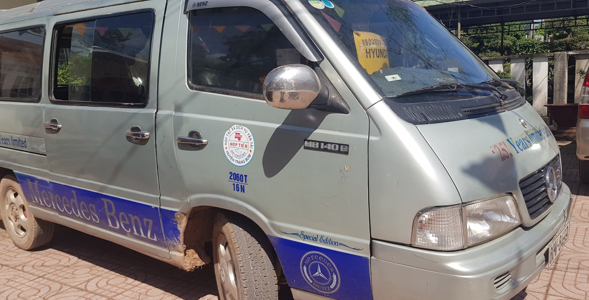 tai xe hat 2 hoc sinh xuong duong mua bang gia gia 35 trieu dong