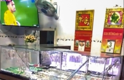Vợ chồng chủ tiệm vàng bị tên cướp dùng búa tấn công khi đang xem trận Việt Nam và Singapore