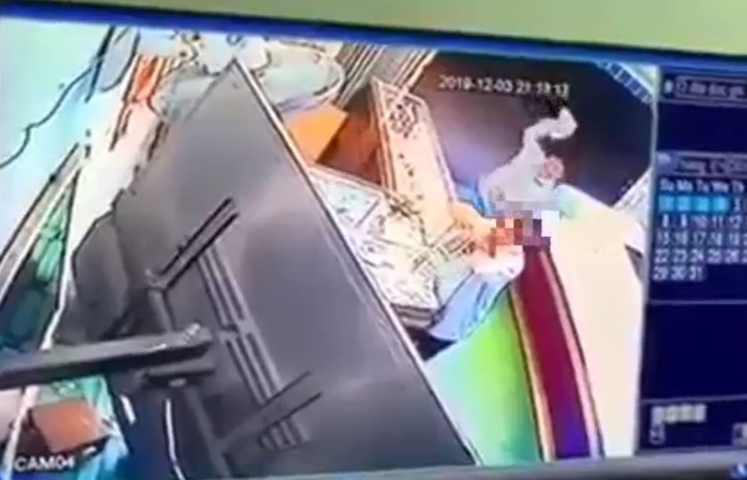 cuop tiem vang bat thanh nghi pham tu vong vi nhay xuong song tau thoat