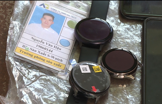 iphone 12 va samsung galaxy s11 ro ri hinh anh thiet ke cung tinh nang