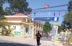 clip boc phot nguoi dan ong gia tan tat de xin tien gay phan no