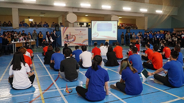 hon 60 du hoc sinh tai lb nga tranh tai trong cuoc thi duong den nuoc nga