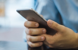 chanh an huyen bi lo clip may mua voi nu ke toan ngay tai phong lam viec