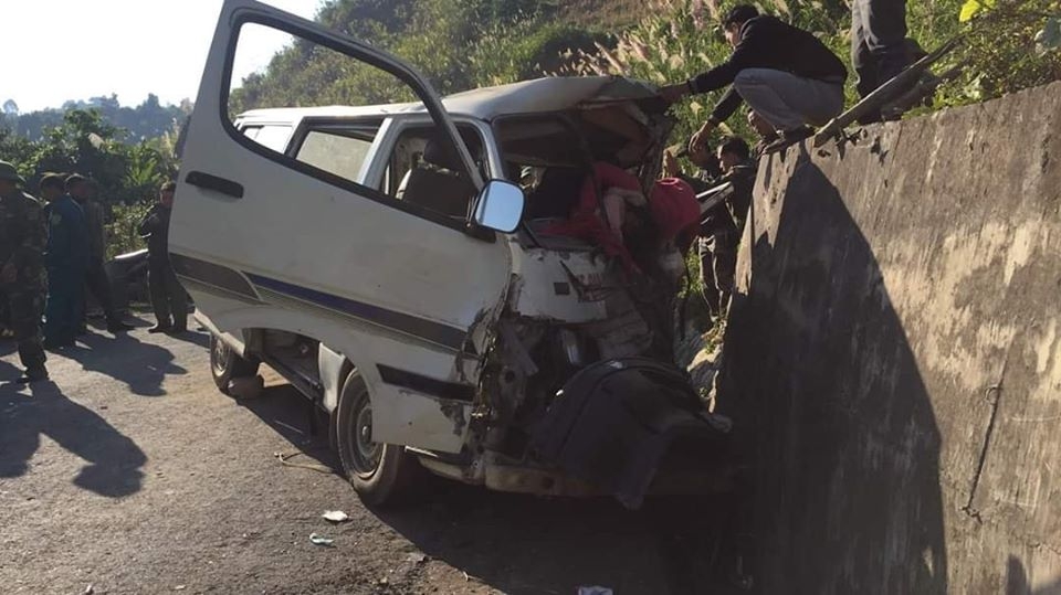 nghe an xe cho doan tu thien gap tai nan 5 nguoi thuong vong