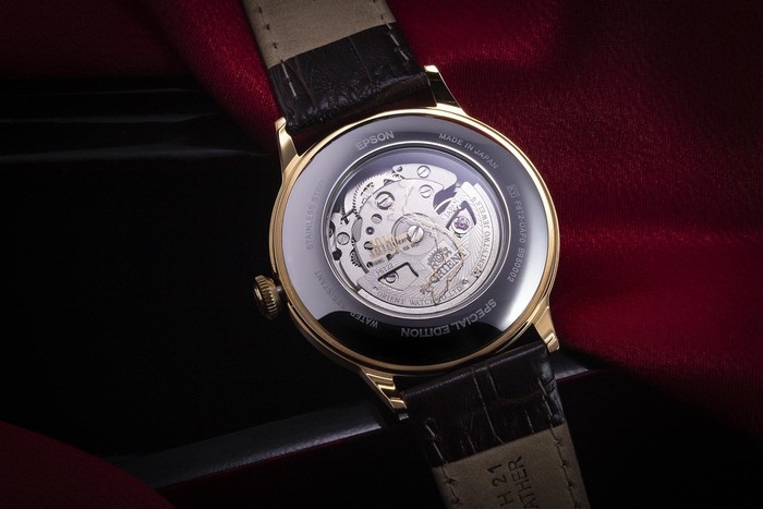 ban do viet nam voi quan dao hoang sa truong sa duoc in tren mat dong ho nhat ban