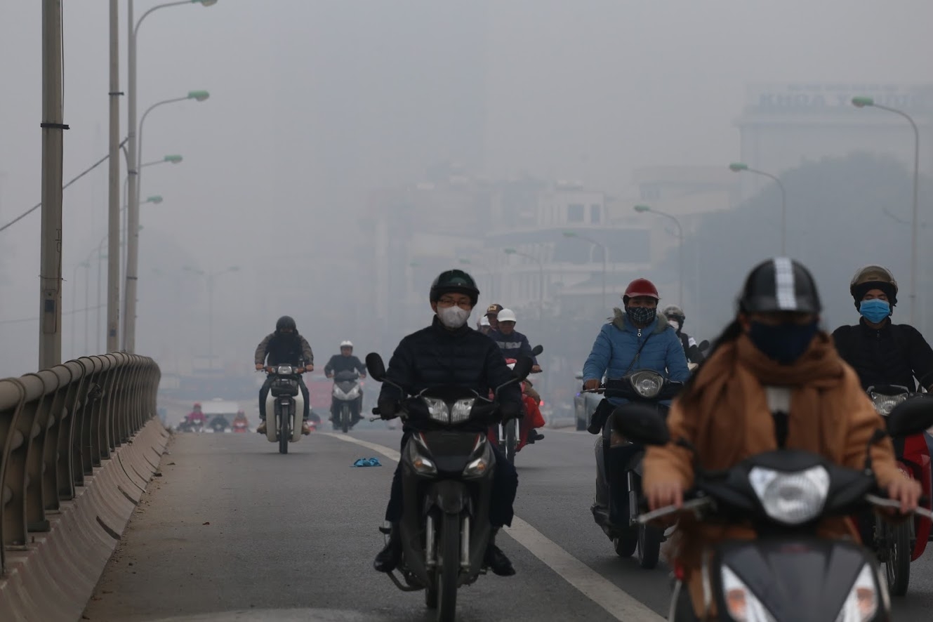 ha noi mu mit chim trong bau khong khi chat luong kem