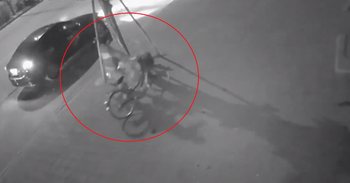 ha noi truy tim tai xe o to tong cu ba tu vong keo thi the nan nhan len via he roi bo di