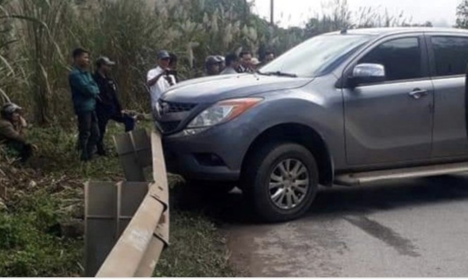 truy bat 2 nghi pham de lai 2 ta ma tuy da bo chay vao rung