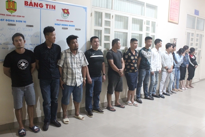 giam doc vu hong van cung hon 100 canh sat bao vay benh vien khong che nhom tin dung den