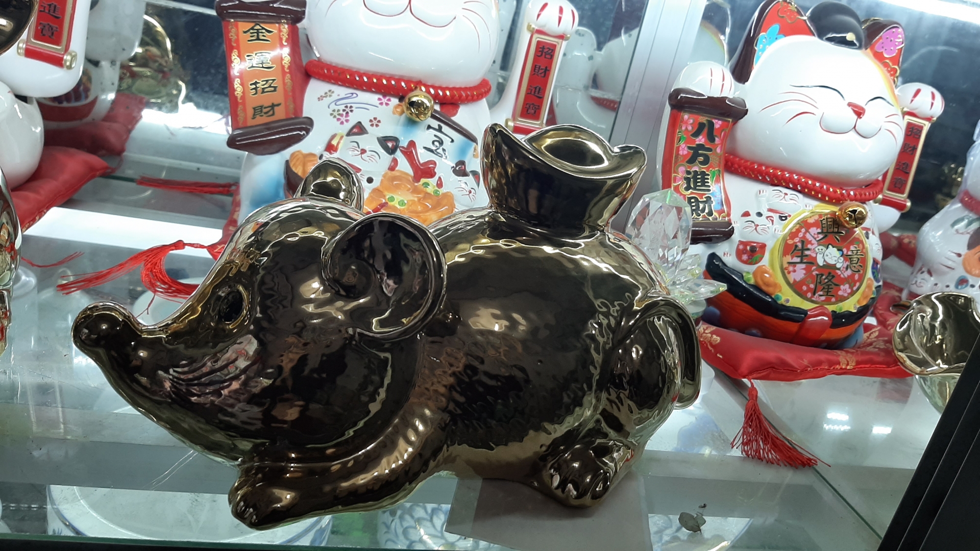 tuong chuot vang gia bac trieu hut khach dip tet canh ty