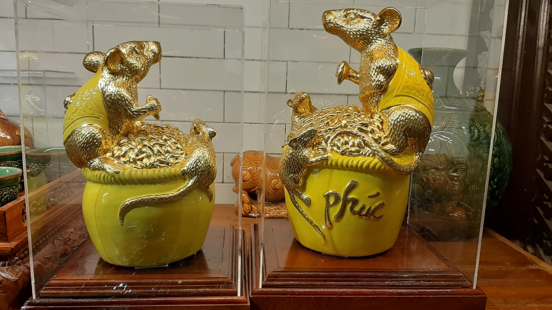 tuong chuot vang gia bac trieu hut khach dip tet canh ty