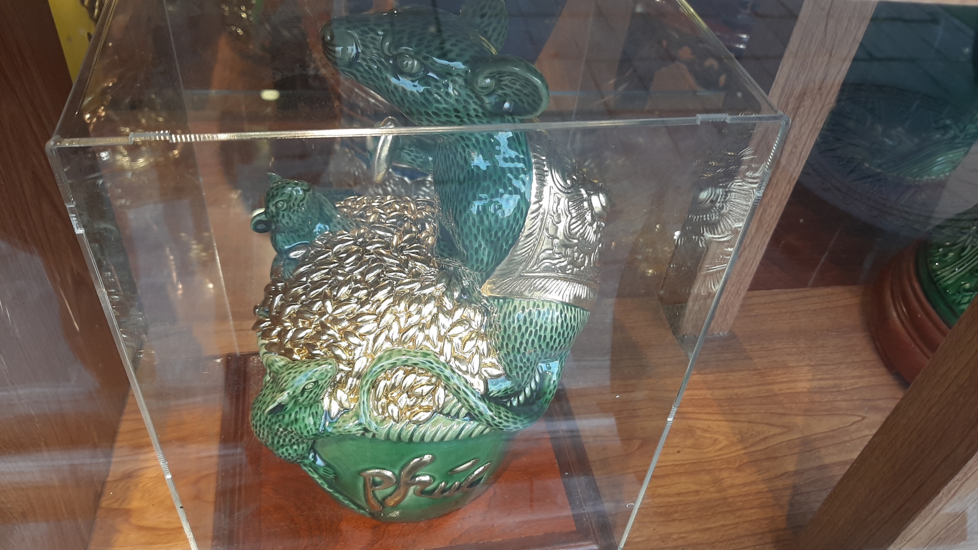 tuong chuot vang gia bac trieu hut khach dip tet canh ty