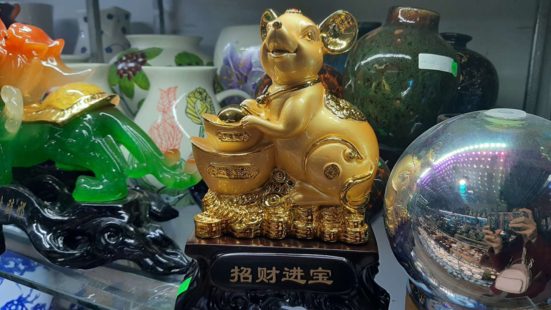 tuong chuot vang gia bac trieu hut khach dip tet canh ty