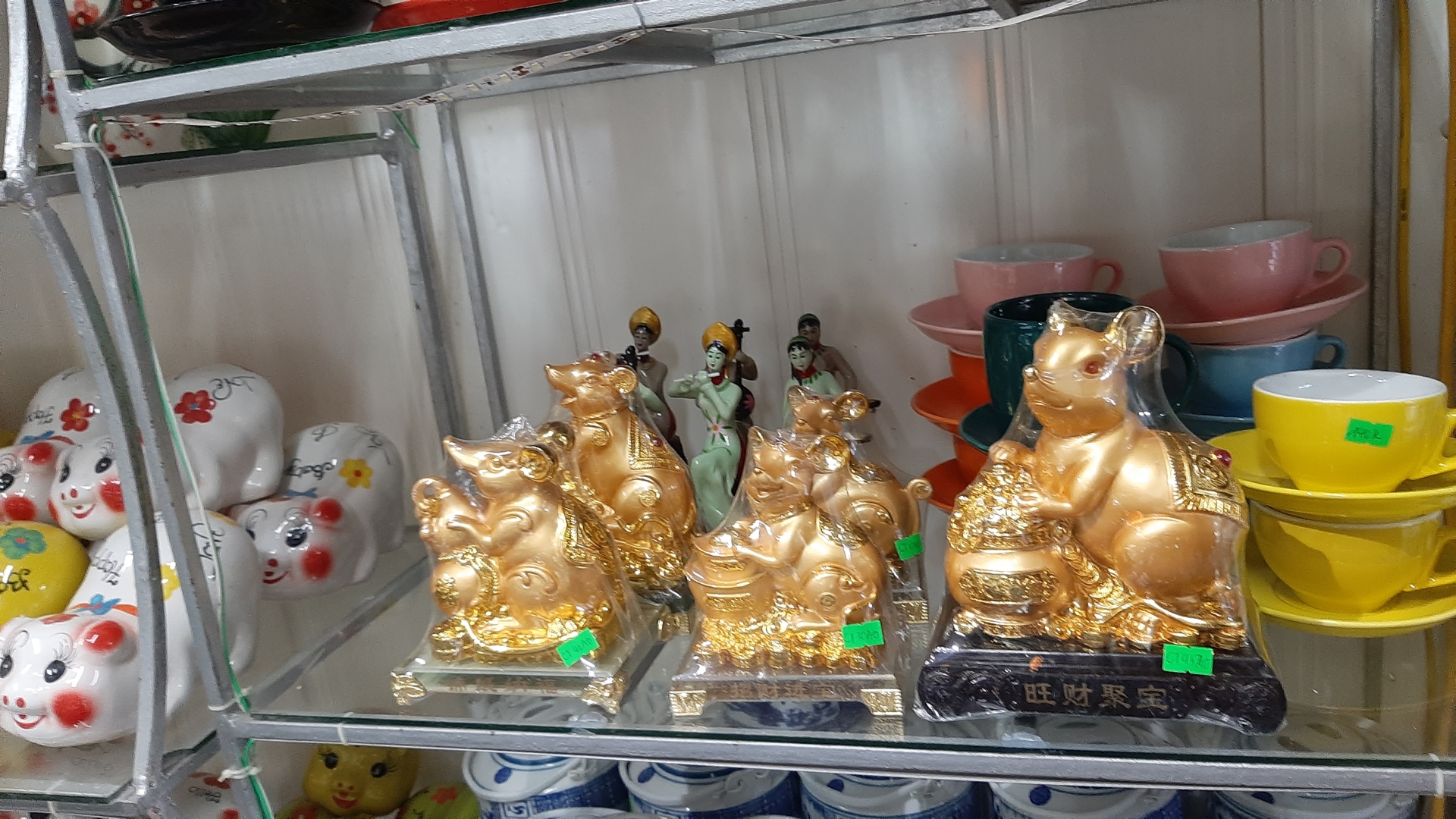 tuong chuot vang gia bac trieu hut khach dip tet canh ty