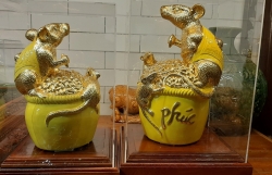 Tượng chuột vàng giá bạc triệu hút khách dịp Tết Canh Tý