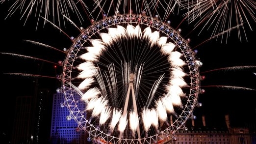 phao hoa ruc sang tren bau troi the gioi chao don nam moi 2020