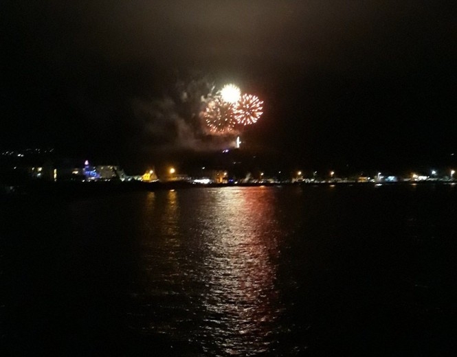 phao hoa ruc sang tren bau troi the gioi chao don nam moi 2020