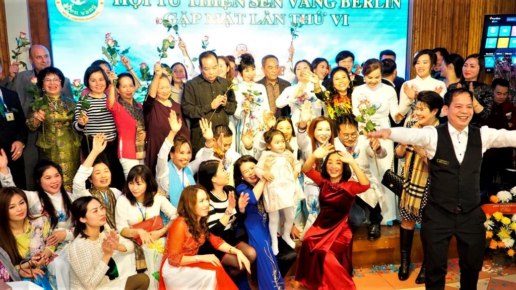 6 nam thanh lap hoi tu thien sen vang berlin nhung tam long vang cua nguoi viet o duc