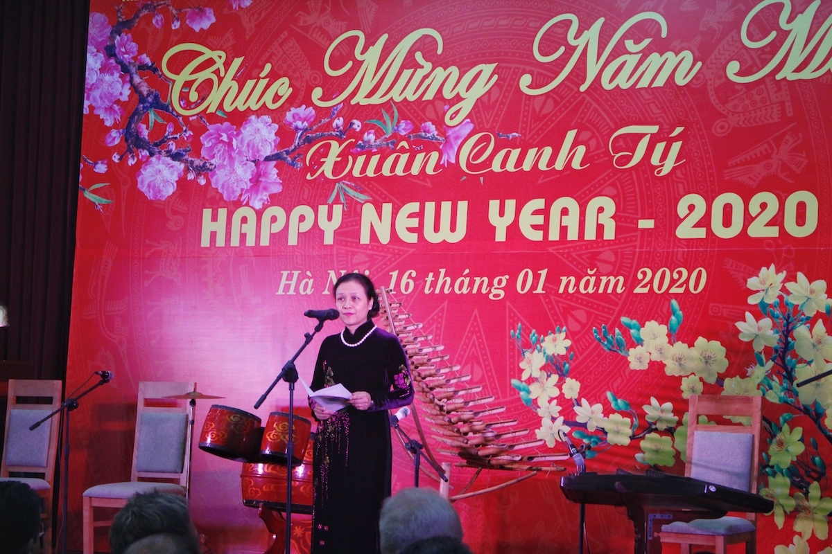 vufo mung xuan canh ty cung hon 300 ban be quoc te