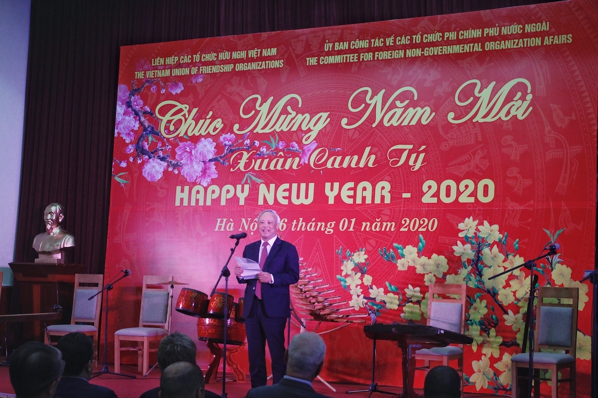 vufo mung xuan canh ty cung hon 300 ban be quoc te