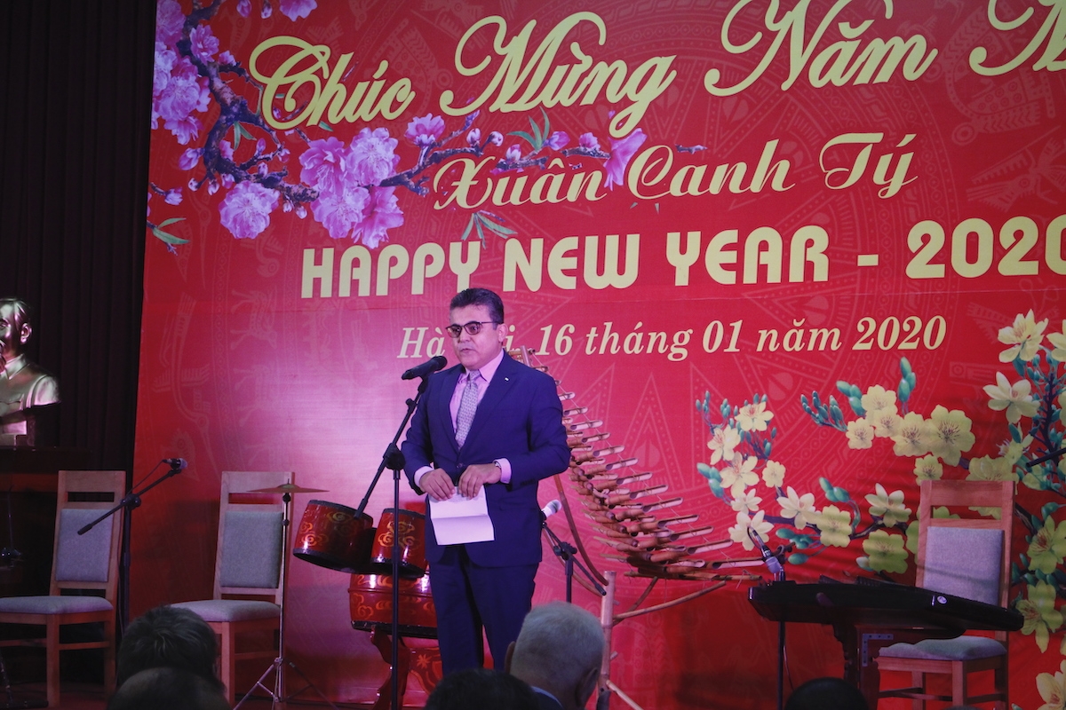 vufo mung xuan canh ty cung hon 300 ban be quoc te