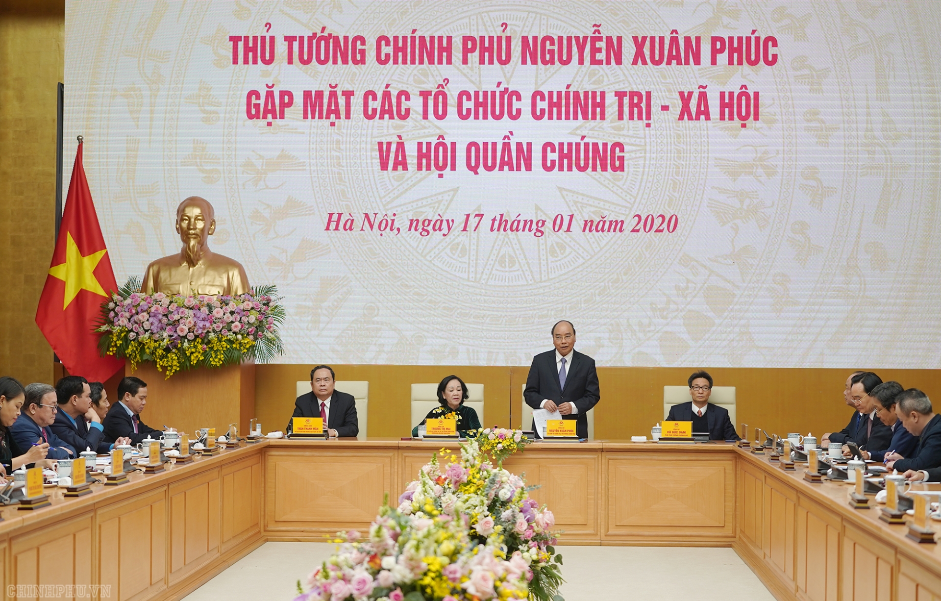cac to chuc chinh tri xa hoi va hoi quan chung phai la cau noi giua dang nha nuoc voi nhan dan