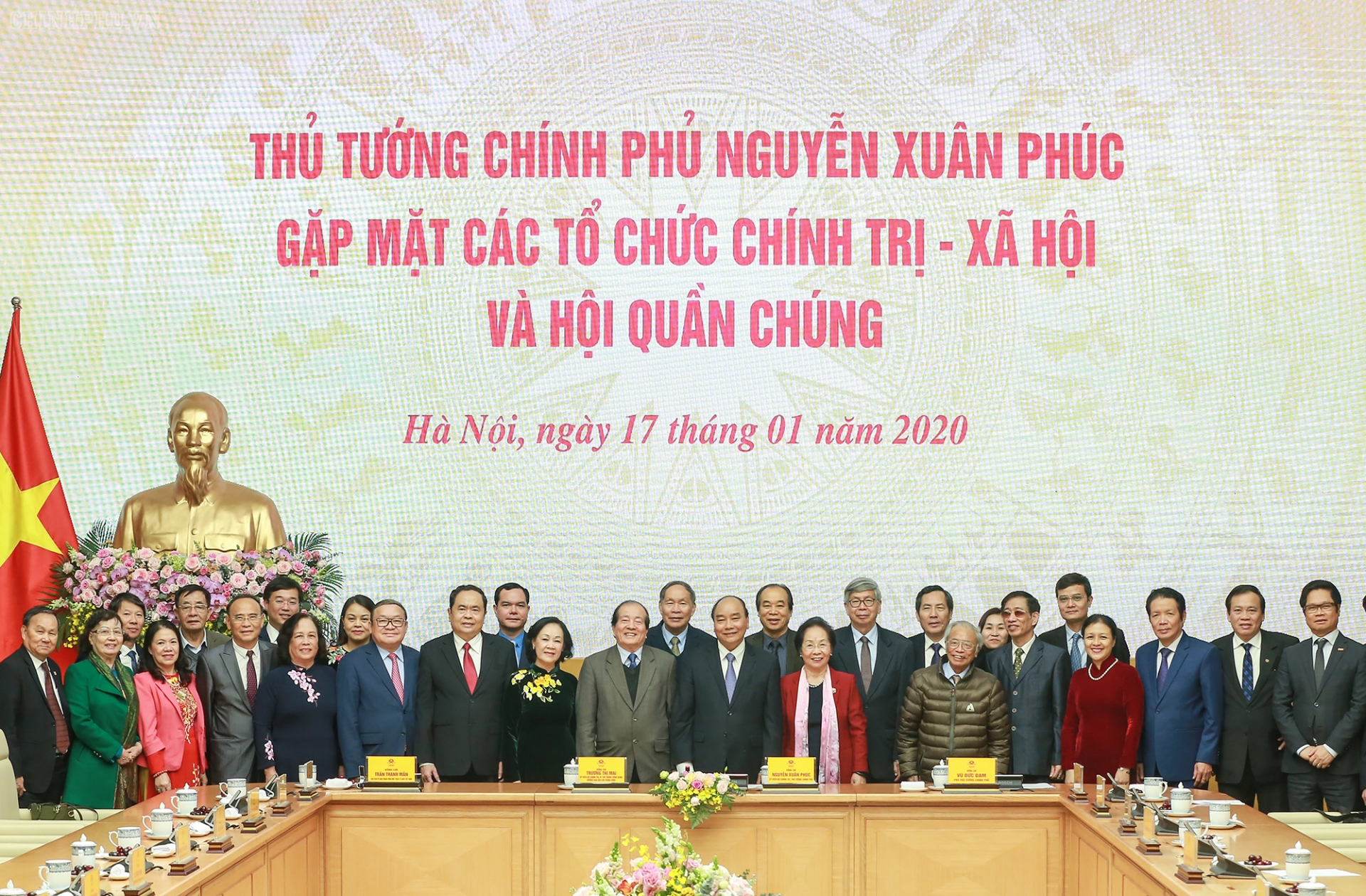 cac to chuc chinh tri xa hoi va hoi quan chung phai la cau noi giua dang nha nuoc voi nhan dan