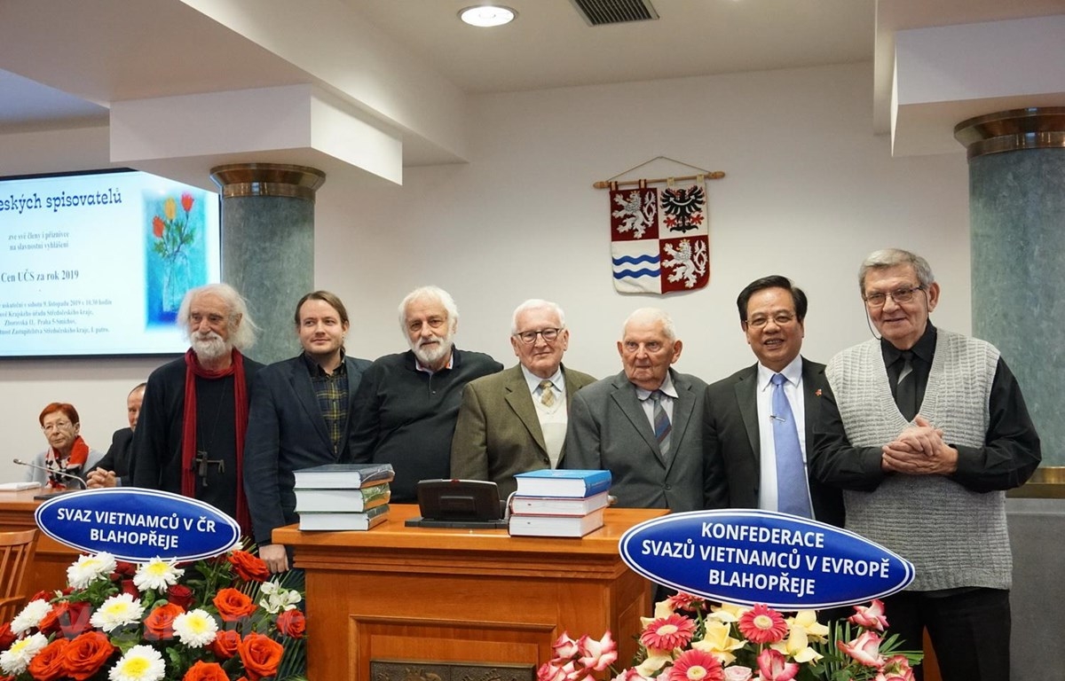 hoc gia sec slovakia binh chon dai tu dien giao khoa sec viet la tu dien cua nam 2020