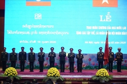 Trao tặng huân chương Nhà nước Việt Nam và Nhà nước Lào cho lãnh đạo quân đội hai nước