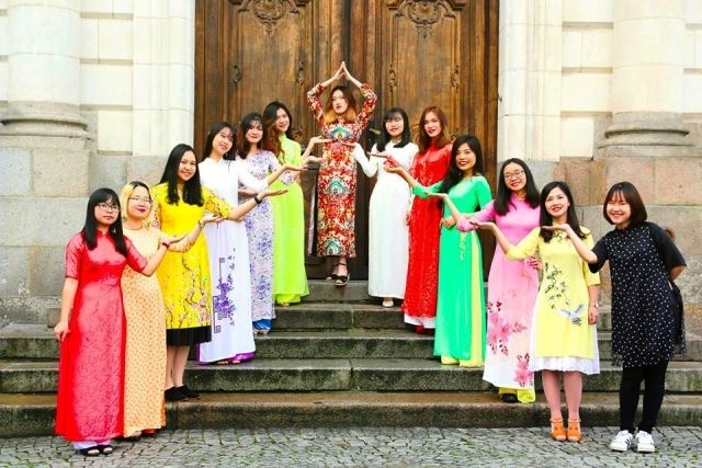 dam da van hoa viet tai thanh pho rennes cua phap