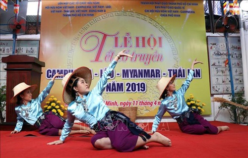 nhan dan 5 nuoc cung vui tet co truyen campuchia lao myanmar thai lan