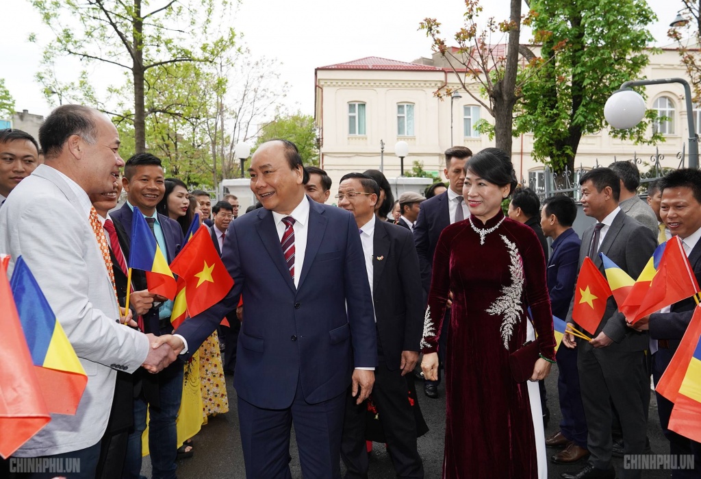 xem xet pho bien cam nang cho nguoi viet moi sang romania