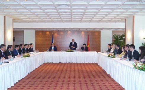 thu tuong lang nghe y kien dong gop cua ba con kieu bao tai chau au 75440