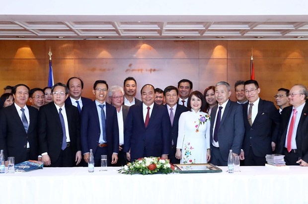 thu tuong lang nghe y kien dong gop cua ba con kieu bao tai chau au 75440