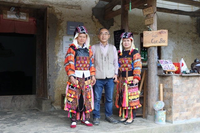 yasushi ogura nguoi nhat me dan toc lo lo chai ha giang