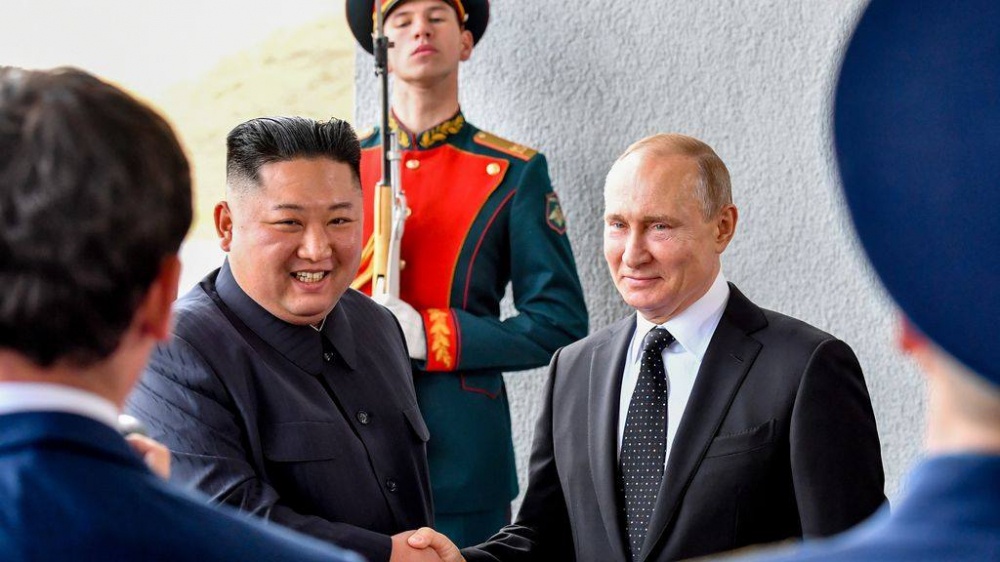 that bai voi trump kim jong un tim kiem cai bat tay tu putin