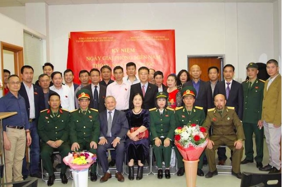 nguoi viet tren the gioi to chuc ky niem ngay thong nhat dat nuoc