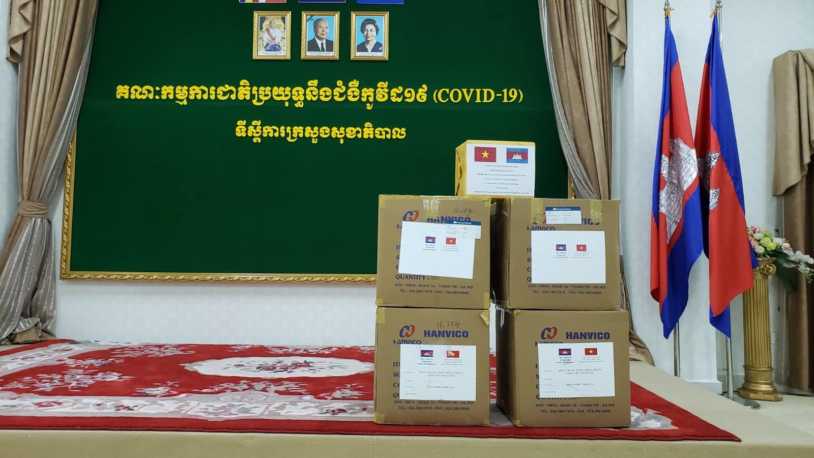 viet nam trao hon 7 ty dong thiet bi y te giup campuchia chong dich c ovid 19