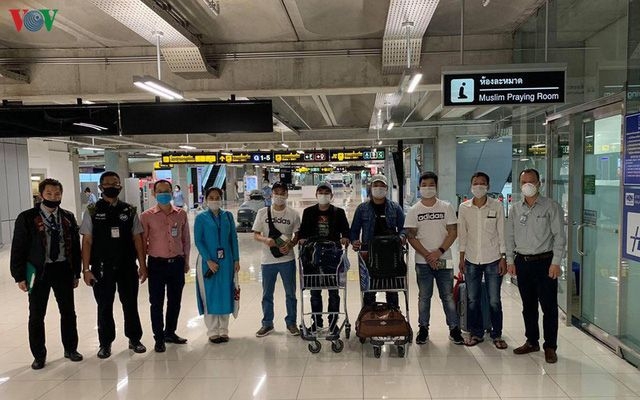 7 cong dan viet nam bi ket tai bangkok thai lan da duoc dua ve nuoc