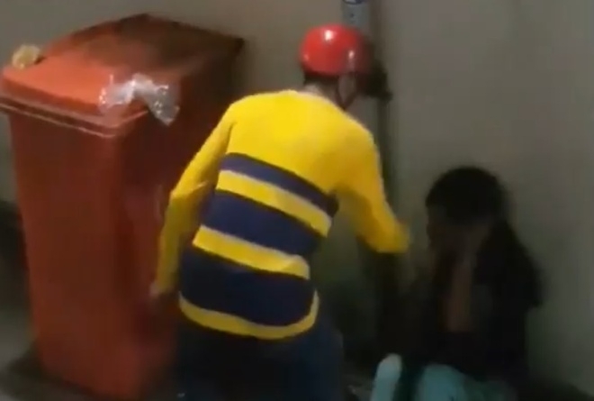 nam thanh nien gio tro doi bai voi co gai lang thang da ra dau thu