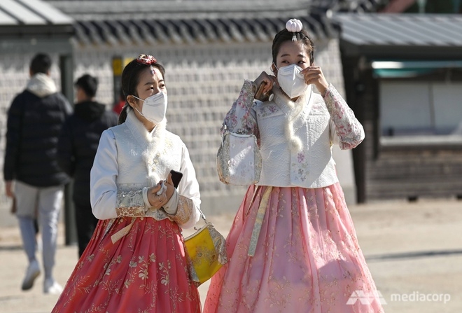 cac nuoc thu phi chua tri covid 19 bao nhieu