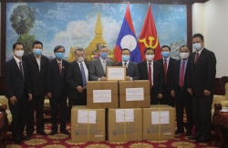 dai su quan viet nam tai nhat ho tro 100 thung my tom cho cong dan viet tai fukushima gap kho khan vi covid 19