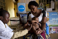 unicef canh bao tinh trang hang trieu tre em khong duoc tiem vaccine vi covid 19