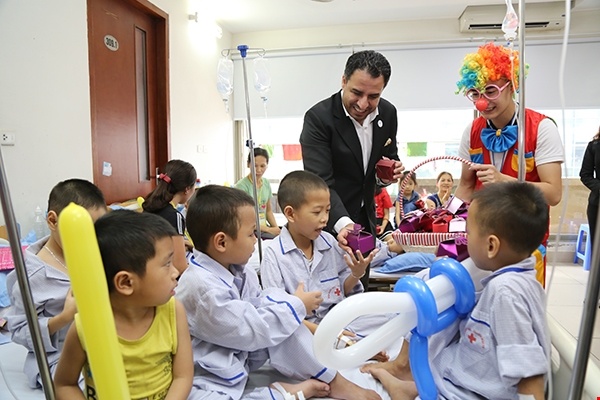 dai su uae va tam long voi benh nhan tan mau bam sinh viet nam