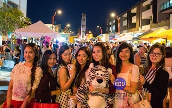 nhieu nguoi viet o australia bi nhom con do goc phi tan cong