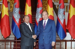 thu tuong de nghi campuchia tao thuan loi cho viet kieu ve giay to phap ly