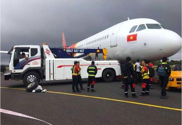 vietjet tung chieu mua ve may bay tra gop lo chat luong dich vu di xuong