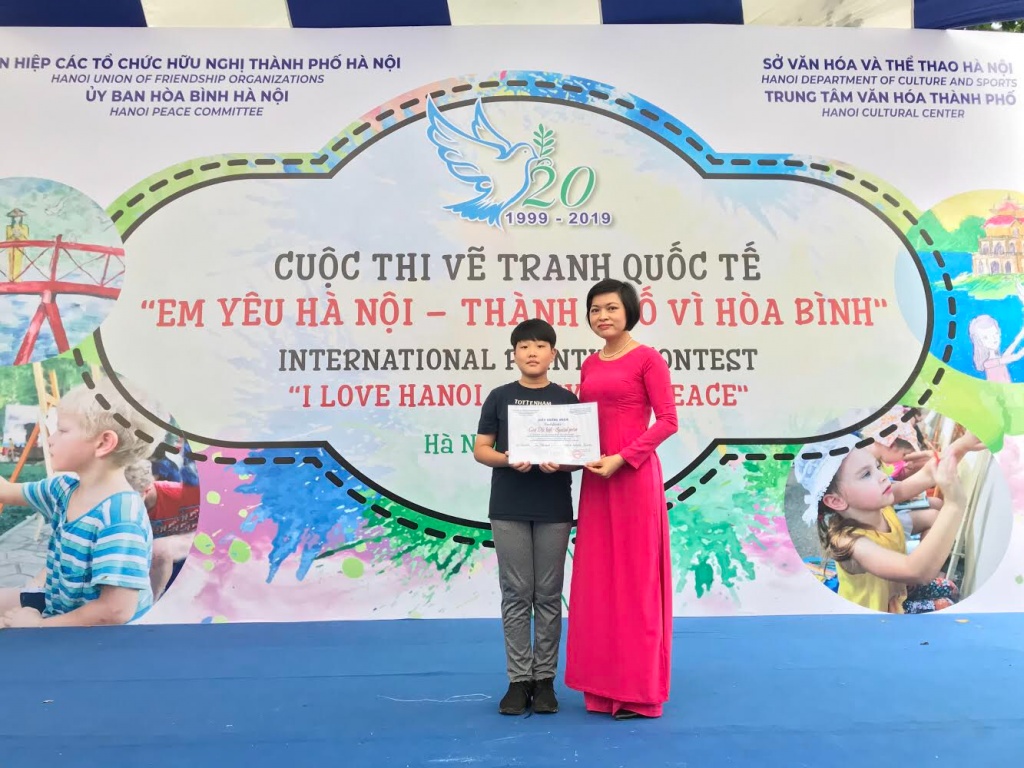 ha noi thanh pho vi hoa binh qua net ve cua hon 300 thieu nhi